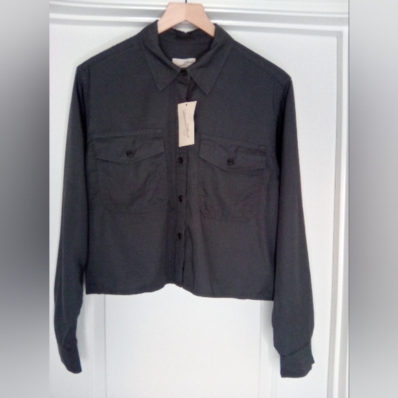 Universal Thread Women's Sz.M 100% Lyocell Cropped Long Sleeve Button Up Shirt - Picture 3 of 9